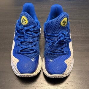 Curry sneakers size boys 4 Blue and Yellow